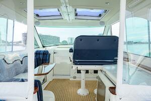 Hinckley 40X Renie Vie- Salon/Helm