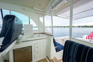 Hinckley 40X Renie Vie- Salon/Helm