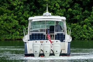 Hinckley 40X Renie Vie- Profile