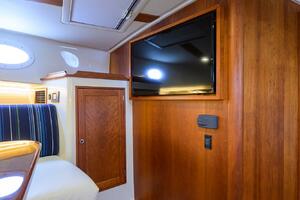 Hinckley 40X Renie Vie-TV/Storage