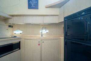 2001 Azimut 46 thumbnail 53