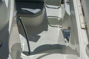 2001 Azimut 46 thumbnail 34