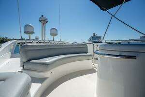 2001 Azimut 46 thumbnail 26