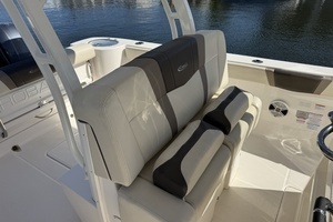 2020 Robalo R272 Center Console thumbnail 15