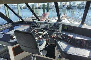 1991 Bayliner 4588 Pilothouse Motoryacht thumbnail 3