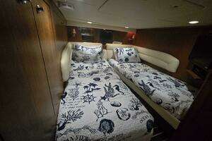 2008 Tiara Yachts 4300 Sovran thumbnail 14