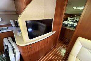 2008 Tiara Yachts 4300 Sovran thumbnail 9