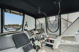 2001 Carver 356 thumbnail 21