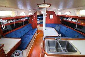 1987 Catalina 34 thumbnail 10