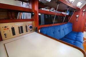 1987 Catalina 34 thumbnail 18