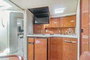 2000 Sea Ray 370 Express Cruiser thumbnail 16