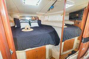 2000 Sea Ray 370 Express Cruiser thumbnail 4