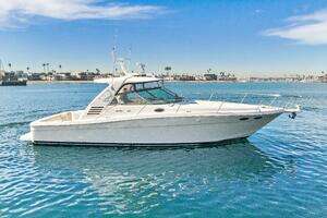 2000 Sea Ray 370 Express Cruiser thumbnail 1