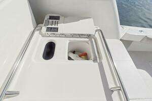 2000 Sea Ray 370 Express Cruiser thumbnail 33