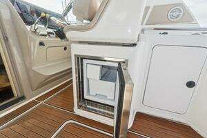 2000 Sea Ray 370 Express Cruiser thumbnail 28