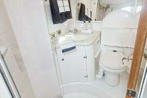 2000 Sea Ray 370 Express Cruiser thumbnail 23