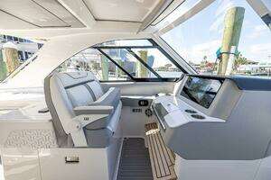 2022 Regal LX 36 thumbnail 26