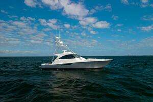 2015 Viking 52 Sport Tower thumbnail 1