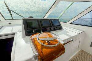 2015 Viking 52 Sport Tower thumbnail 38