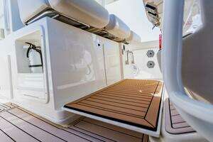 2019 Boston Whaler 380 Outrage thumbnail 21