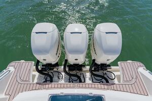 38FT (11.58M) BOSTON WHALER