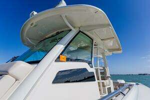 2019 Boston Whaler 380 Outrage thumbnail 16