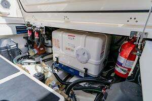 2019 Boston Whaler 380 Outrage thumbnail 38