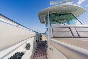2019 Boston Whaler 380 Outrage thumbnail 18