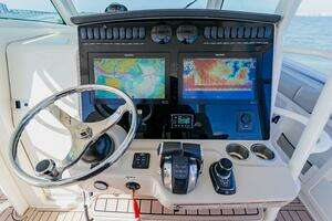 2019 Boston Whaler 380 Outrage thumbnail 24