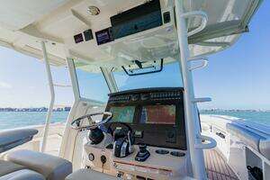 2019 Boston Whaler 380 Outrage thumbnail 23
