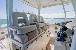 2019 Boston Whaler 380 Outrage thumbnail 19