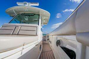 2019 Boston Whaler 380 Outrage thumbnail 17