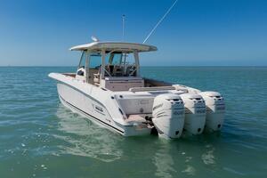 38FT (11.58M) BOSTON WHALER Worth Avenue Yachts