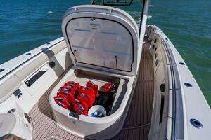 2019 Boston Whaler 380 Outrage thumbnail 15