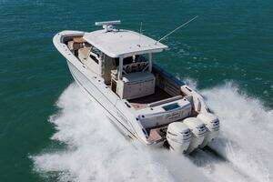 2019 Boston Whaler 380 Outrage thumbnail 6
