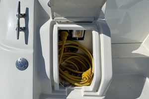 Floating Options 32ft Regal Yacht For Sale