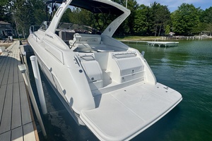 Floating Options 32ft Regal Yacht For Sale