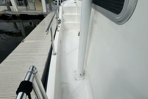 37' Great Harbour port side deck1