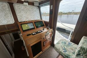 37' Great Harbour helm1