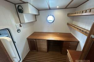 37' Great Harbour port guest-office