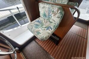 37' Great Harbour helmseat