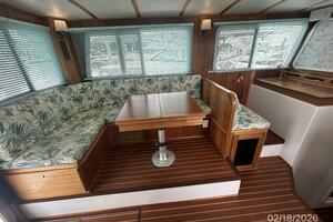 37' Great Harbour salon port