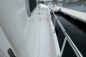 37' Great Harbour starboard side deck1