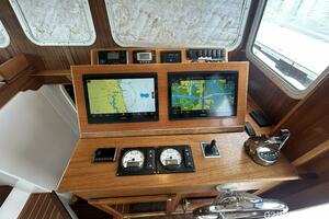 37' Great Harbour helm2