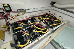 37' Great Harbour battery bank