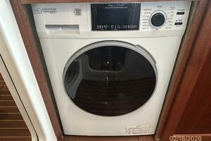 37' Great Harbour washer-dryer