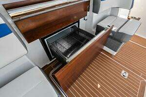 2019 Tiara Yachts 38 LS thumbnail 15
