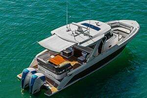 2019 Tiara Yachts 38 LS thumbnail 5