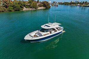 2019 Tiara Yachts 38 LS thumbnail 4