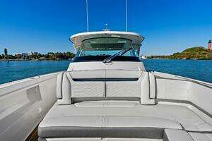 2019 Tiara Yachts 38 LS thumbnail 9